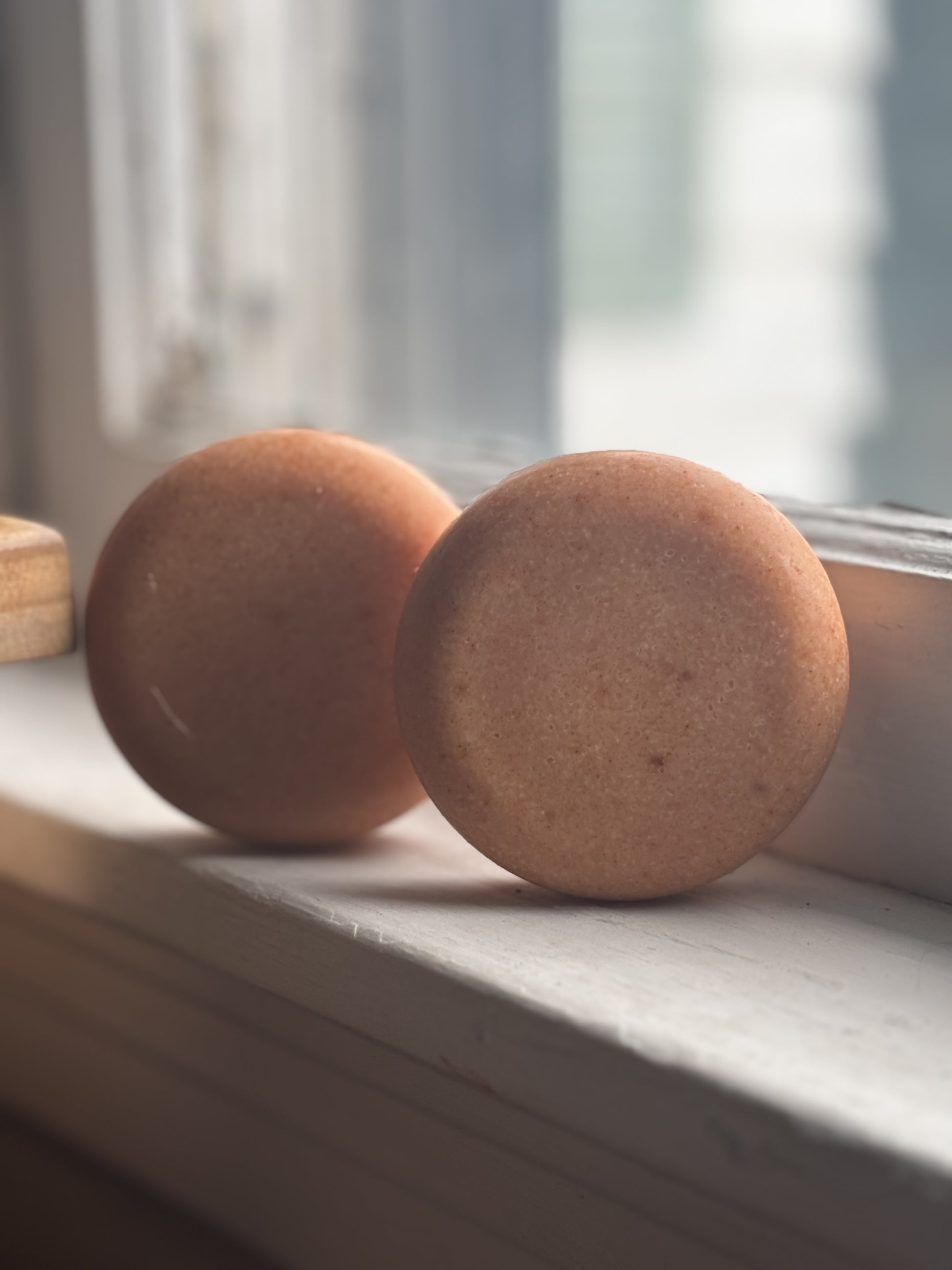 Nectar & RoseTurmeric Orange & Honey Salt BarIntroducing our Turmeric Orange with Manuka Honey Salt Soap Bar, a luxurious blend designed to nourish and revitalize your skin. This artisan soap combines the earthTurmeric Orange & Honey Salt Bar